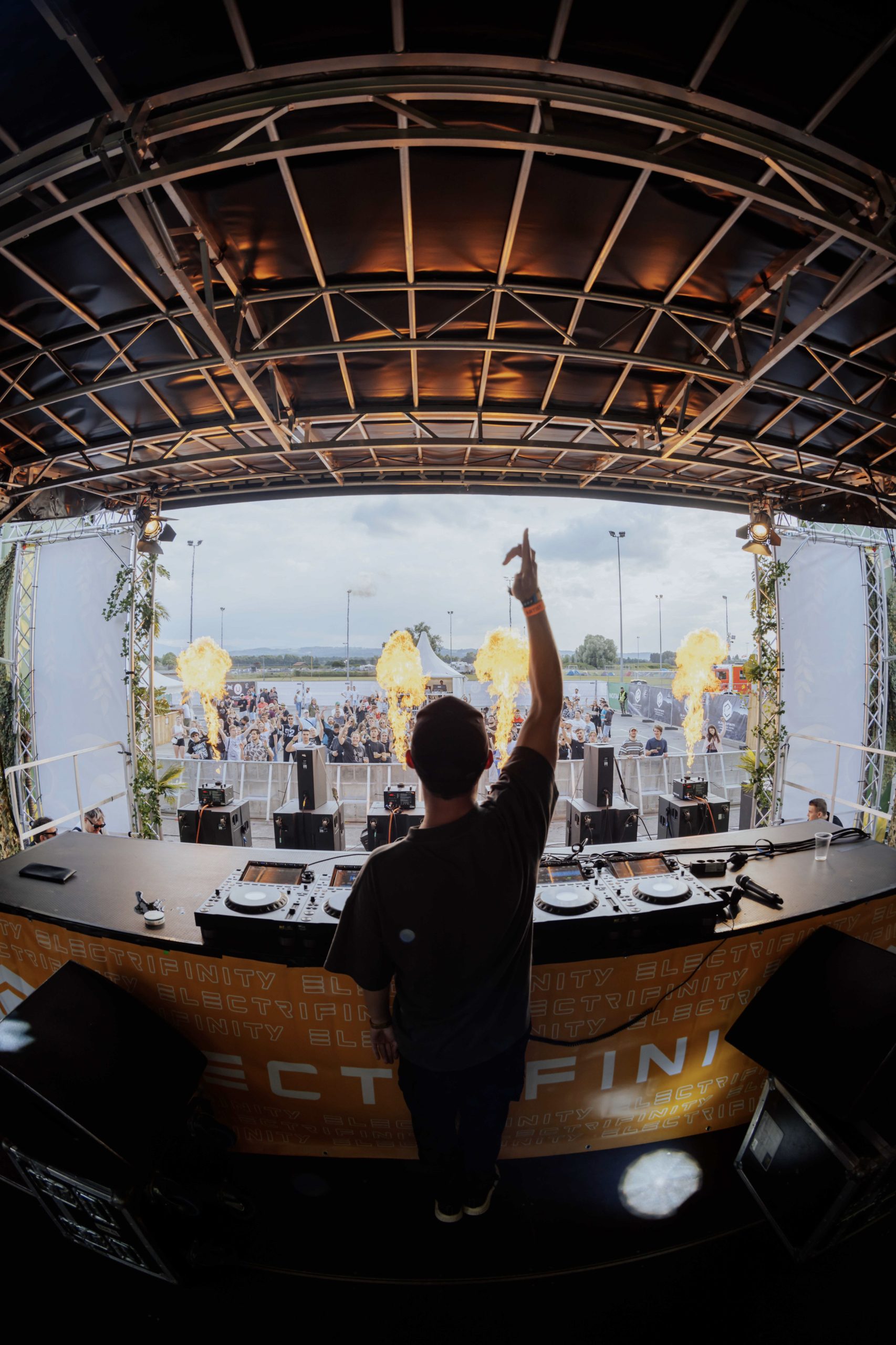 598955F2-8AF2-413D-98E1-37C92437398A